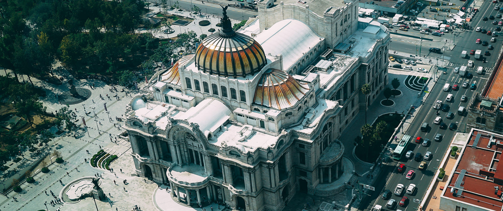 photo of a building in mexico city