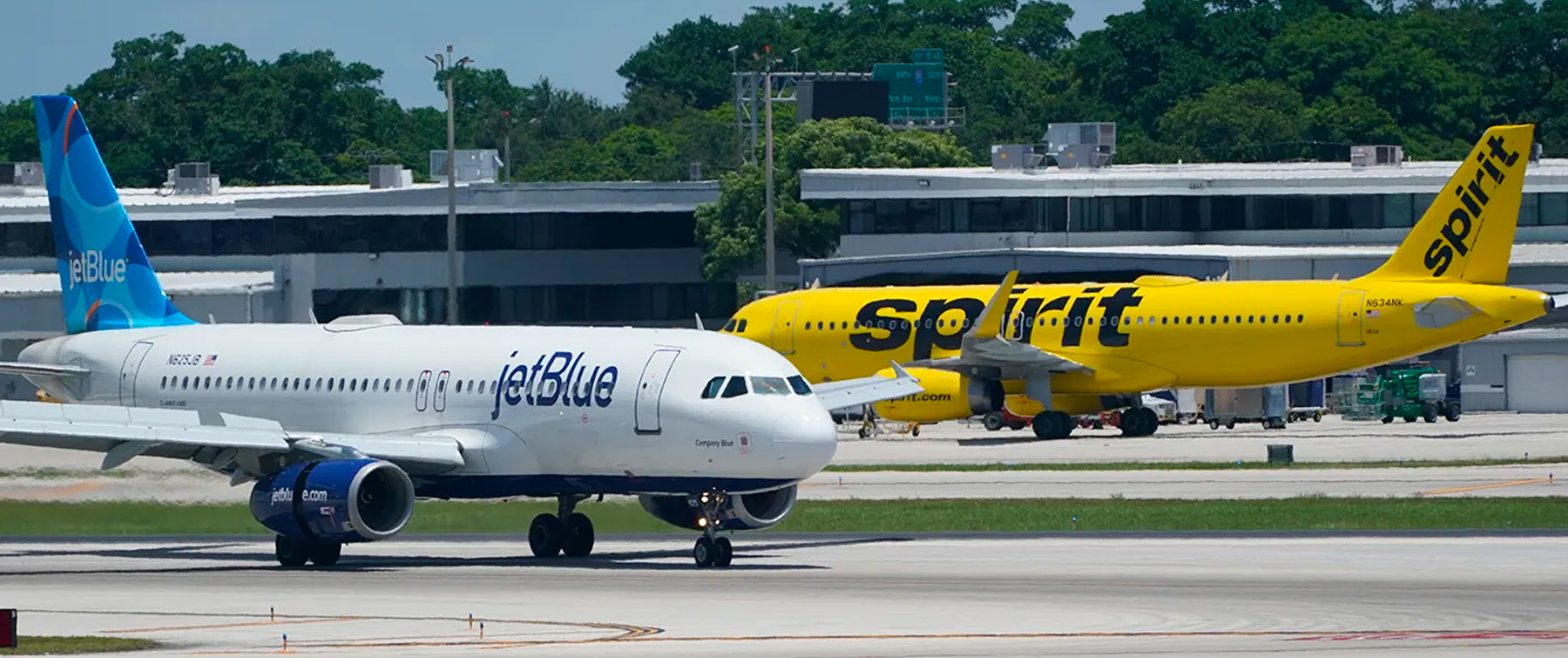Spirit and JetBlue planes intersecting on a runway