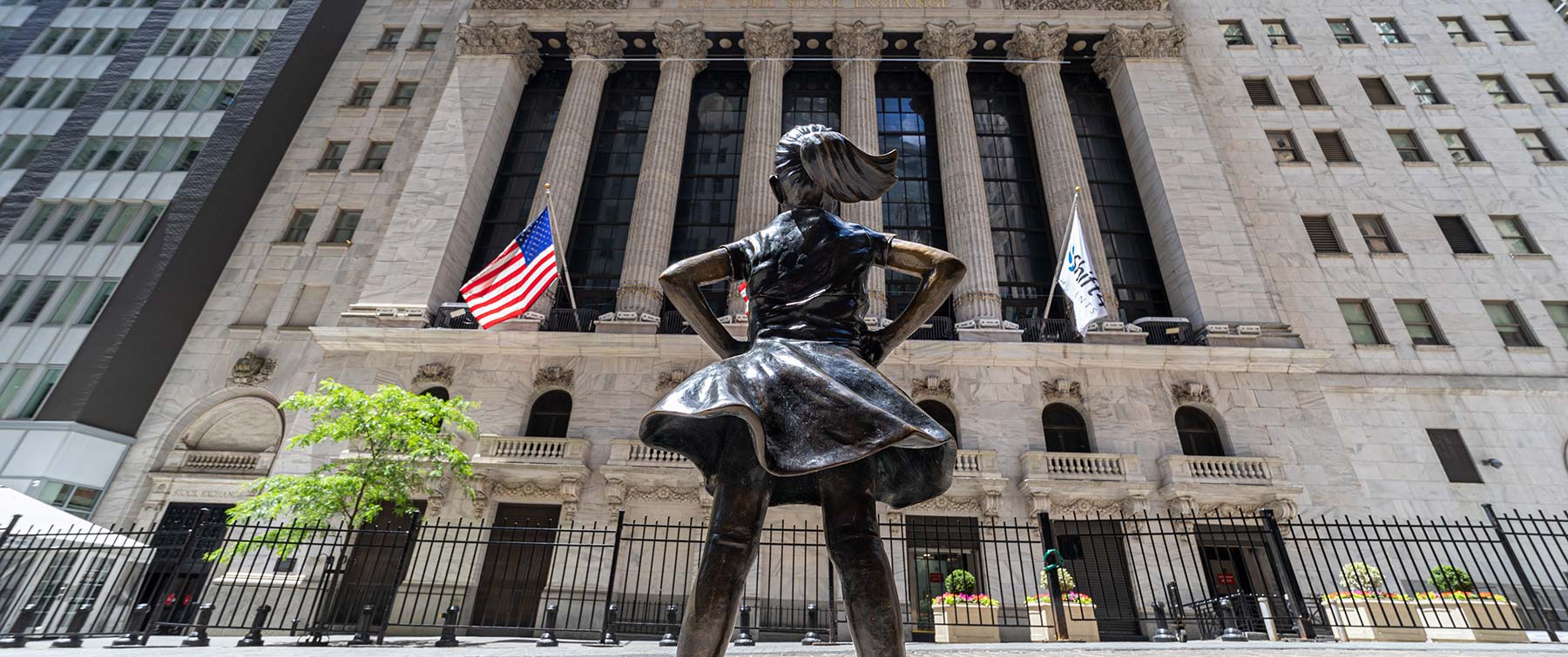 Statue of girl in front of stock exchange